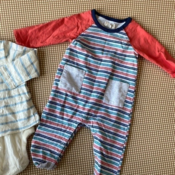 Bundle of Baby Peek stripes jumpsuit & baby
Gap Ahoy onesie. Size 6-9/6-12 Month - Picture 9 of 11